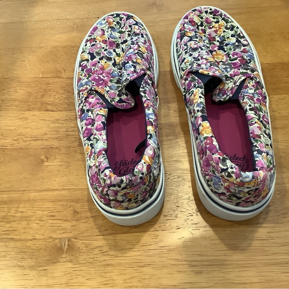 Faded Glory Slip On Canvas Shoes Size 7 Floral Print Twin Gore Round Closed Toe - Picture 6 of 10